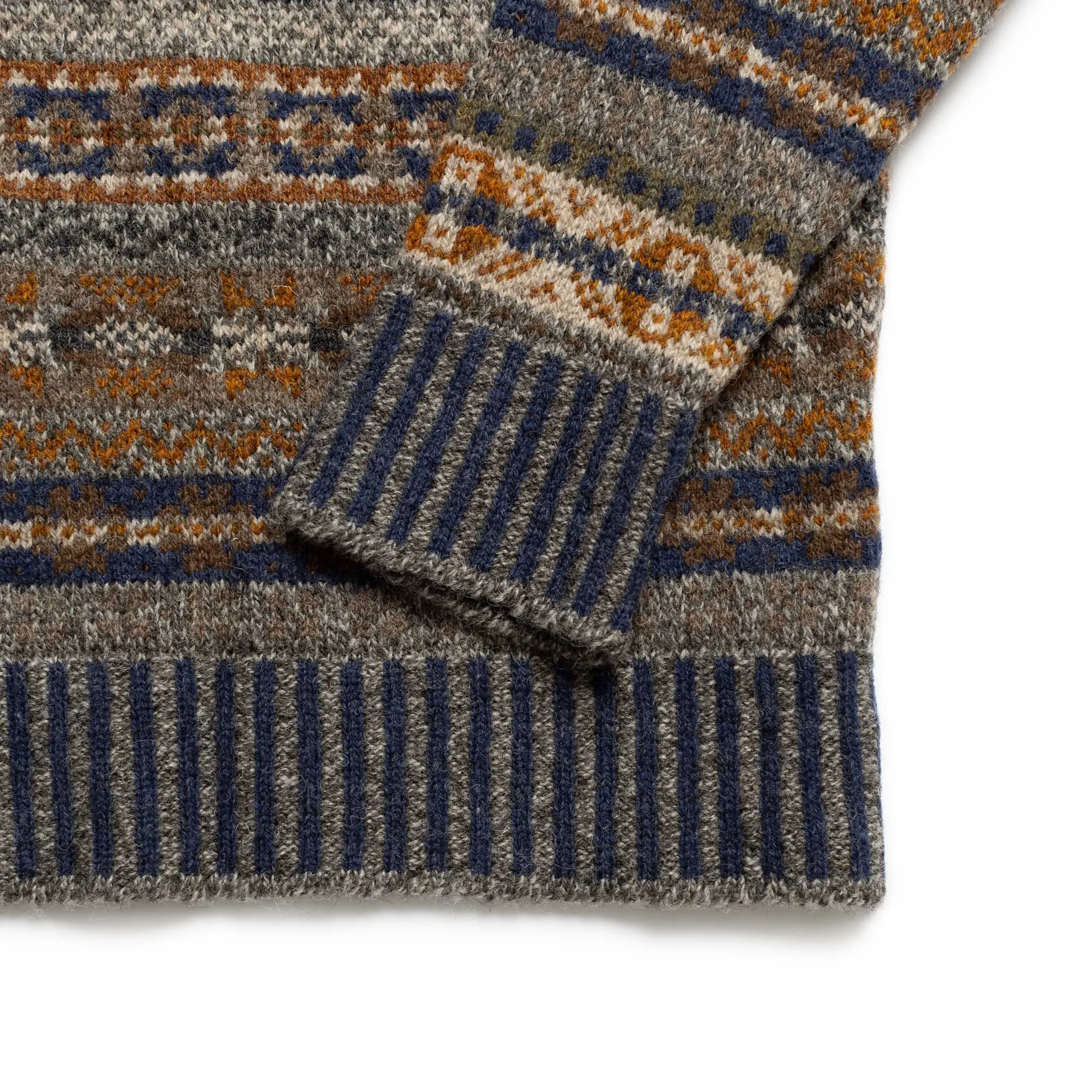 Jamieson's for Clutch Cafe Fair-Isle V-Neck Pullover with Graduated Rib #5 Dark Grey x Navy